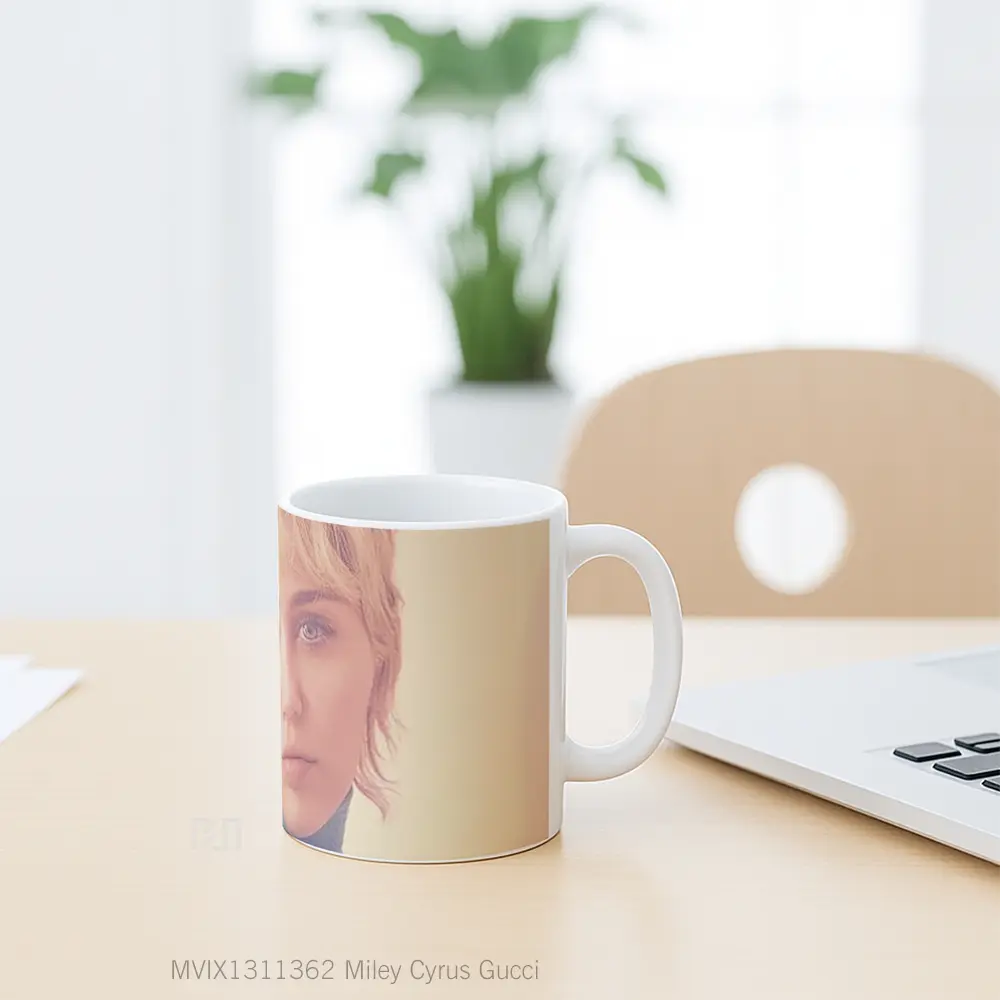 Mug Miley Cyrus Gucci Gelas Selebriti - All-side / Desain