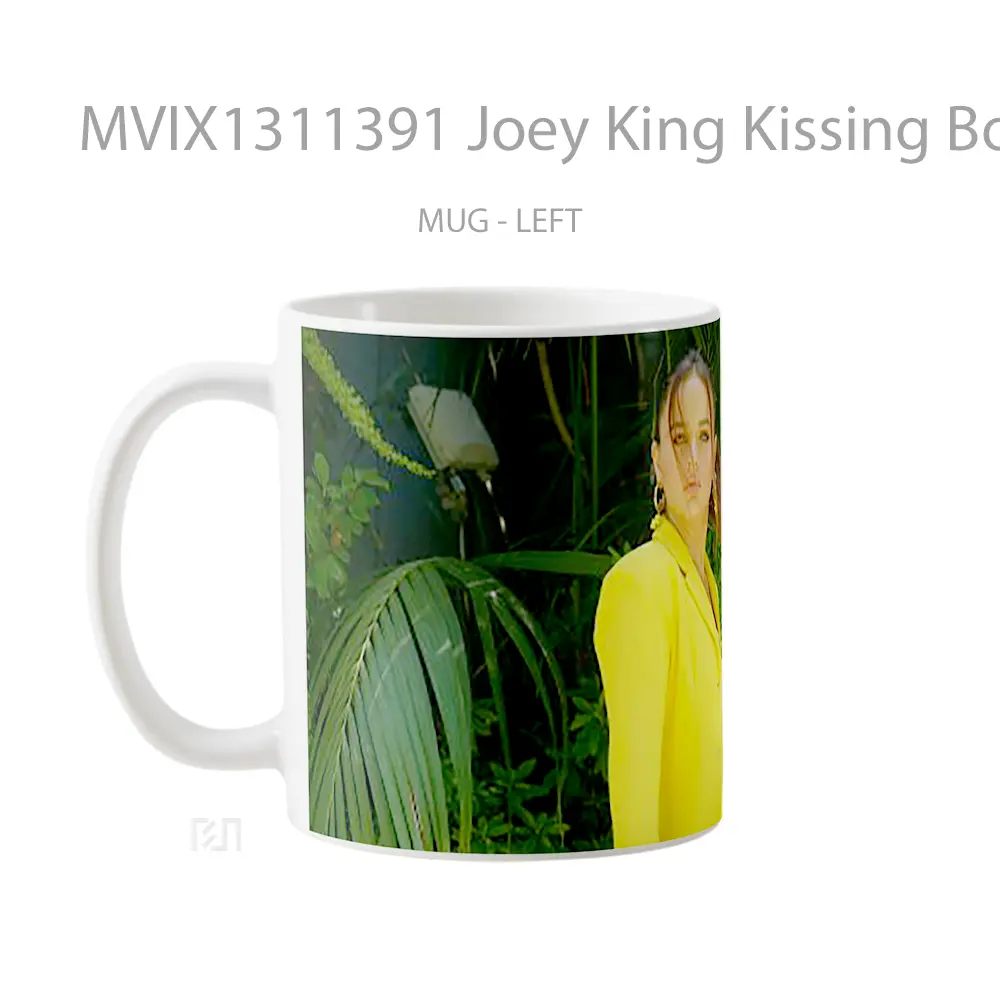 Mug Joey King Kissing Booth 3 Gelas Keramik Unik - All-side / Desain