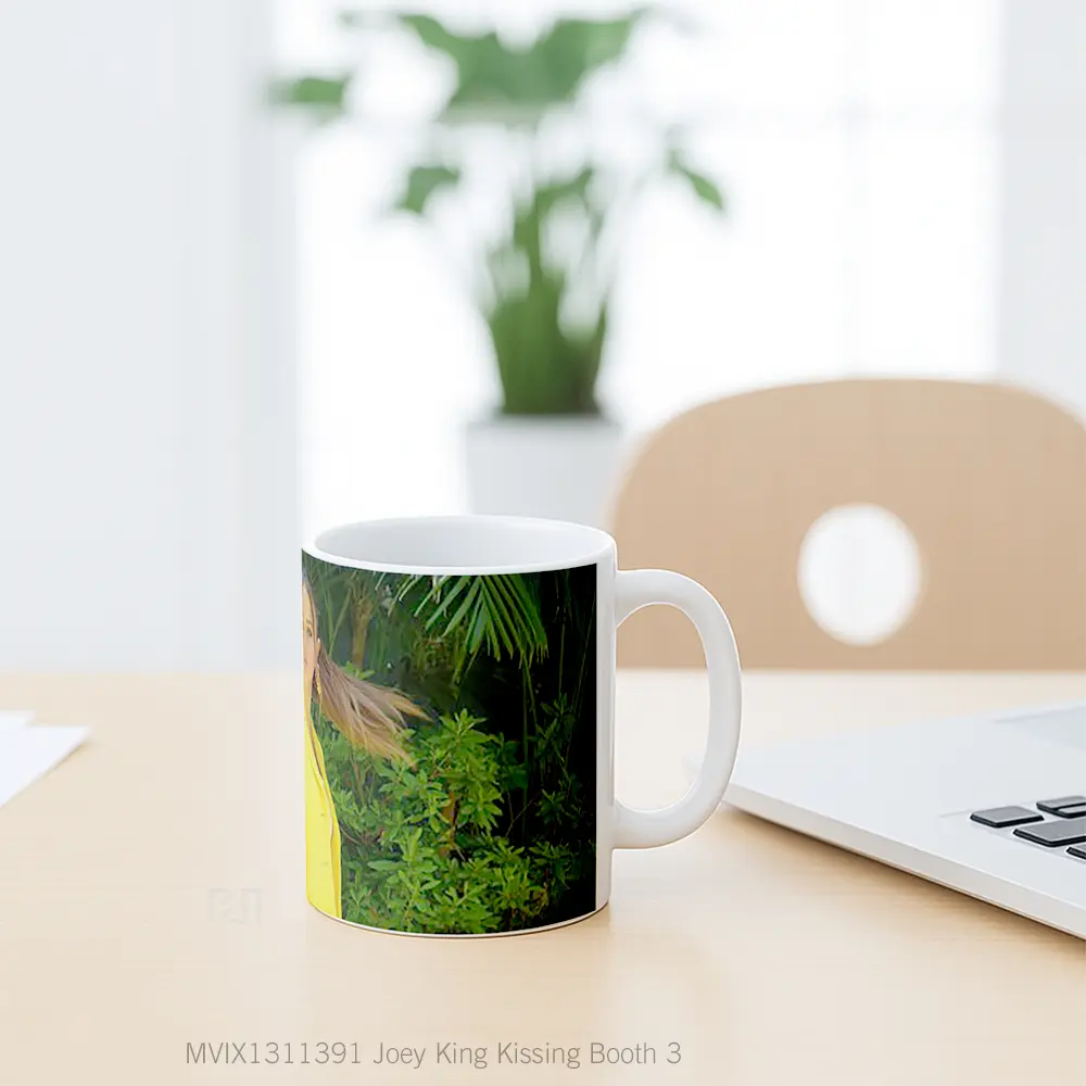 Mug Joey King Kissing Booth 3 Gelas Keramik Unik - All-side / Desain