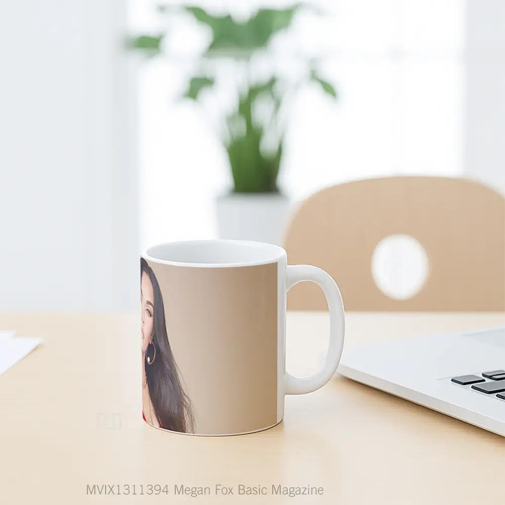 Mug Megan Fox Basic Magazine Gelas Selebriti - All-side / Desain