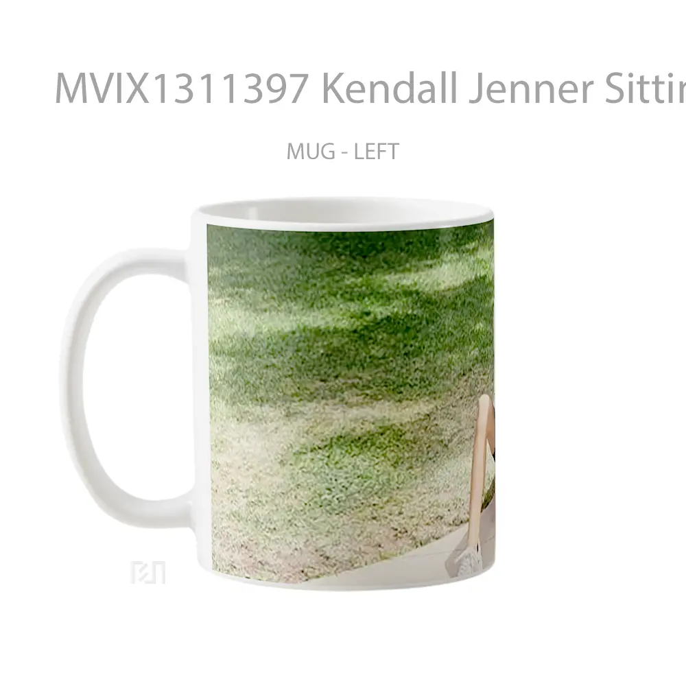 Mug Kendall Jenner Sitting On Skateboard Gelas Selebriti - All-side / Desain
