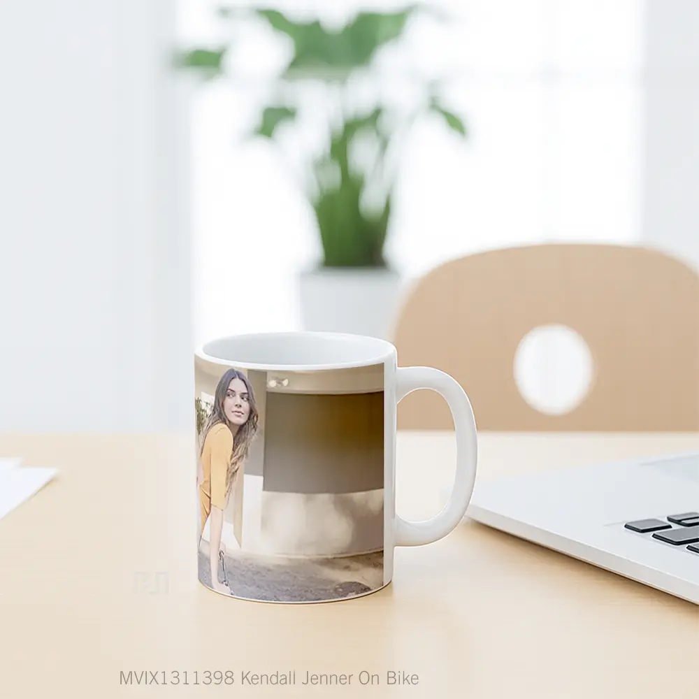 Mug Kendall Jenner On Bike Cangkir Mobil - All-side / Desain