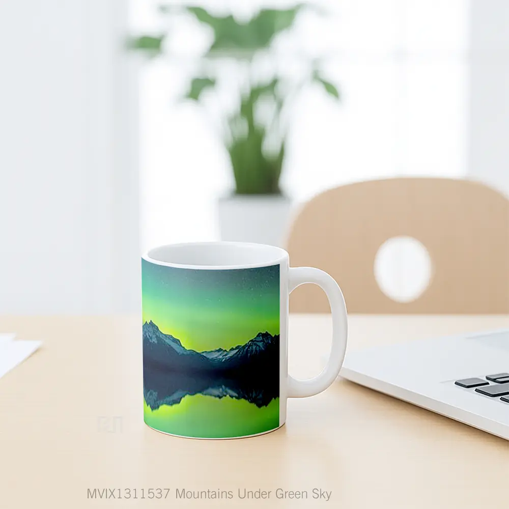 Mug Mountains Under Green Sky Gelas Pemandangan Alam - All-side / Desain