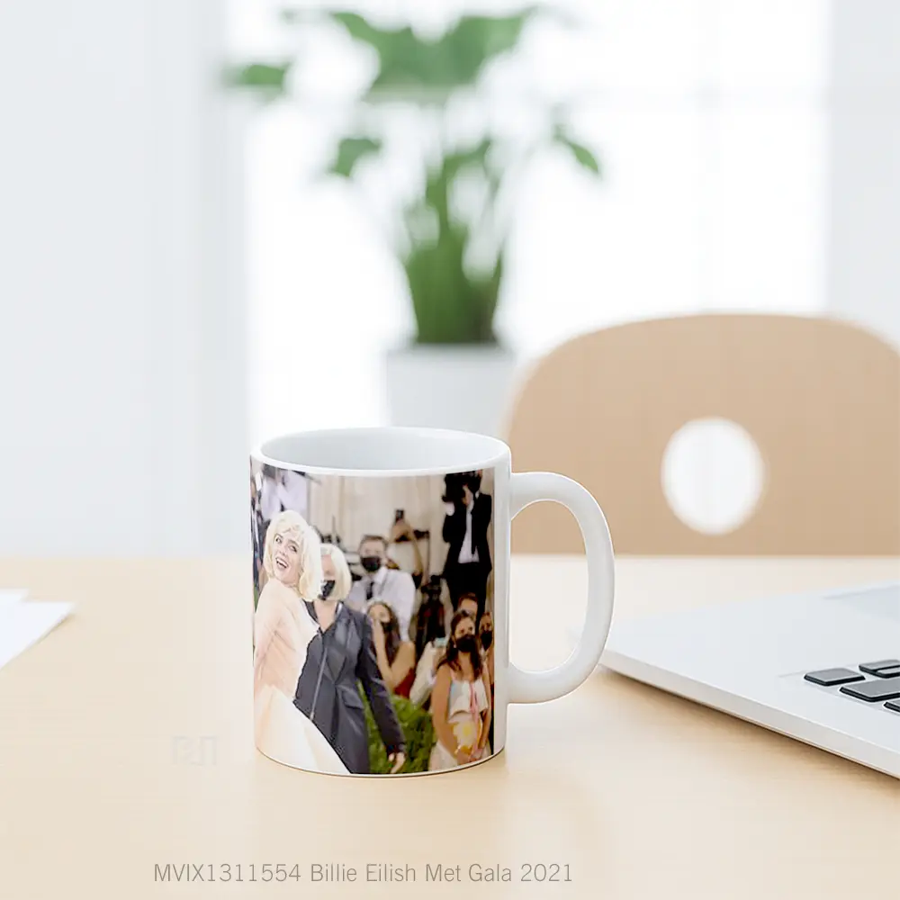 Mug Billie Eilish Met Gala 2021 Gelas Selebriti - All-side / Desain