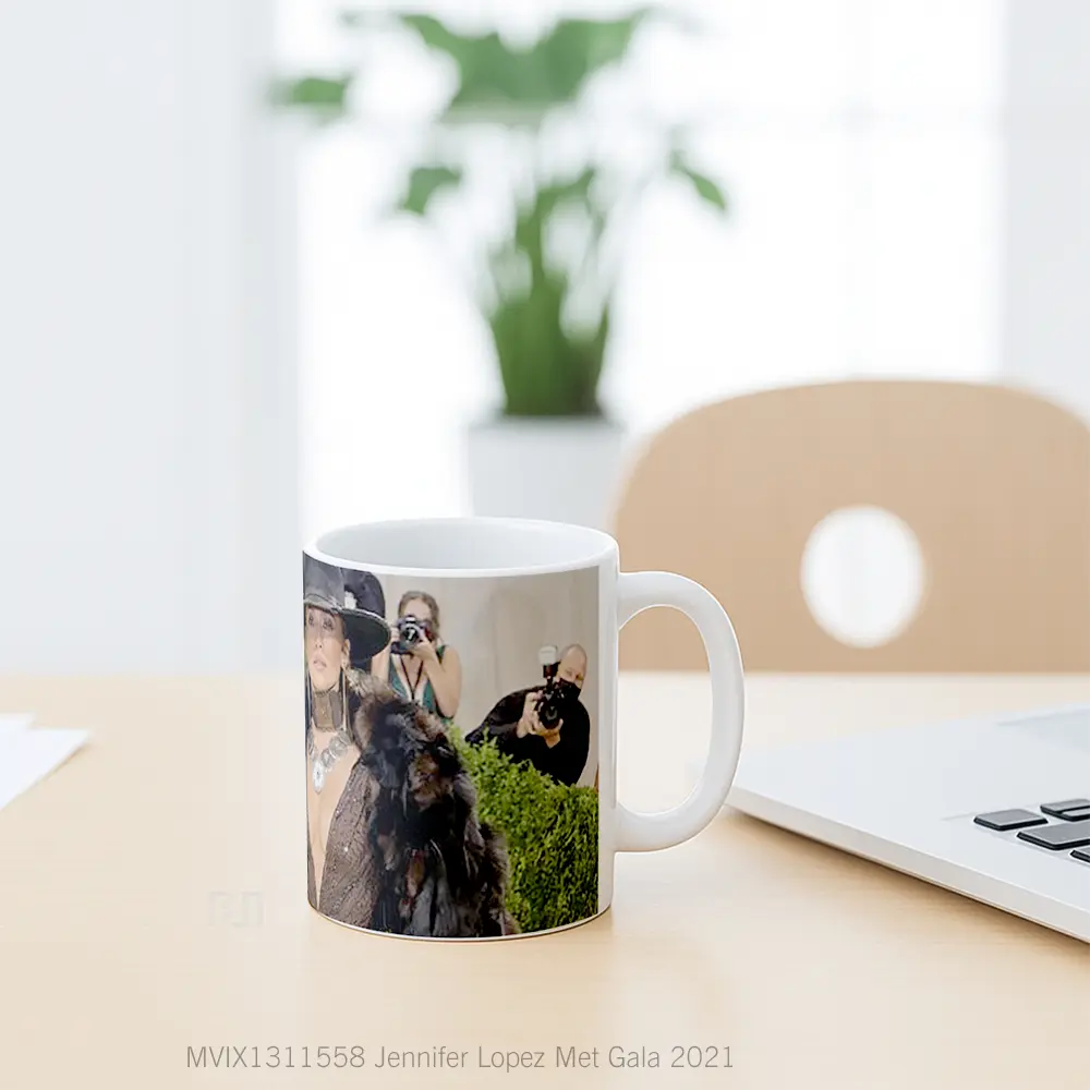 Mug Jennifer Lopez Met Gala 2021 Gelas Selebriti - All-side / Desain