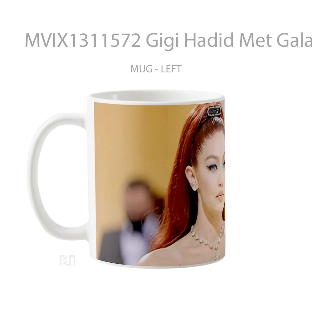Mug Gigi Hadid Met Gala 2021 Gelas Keramik Unik - All-side / Desain