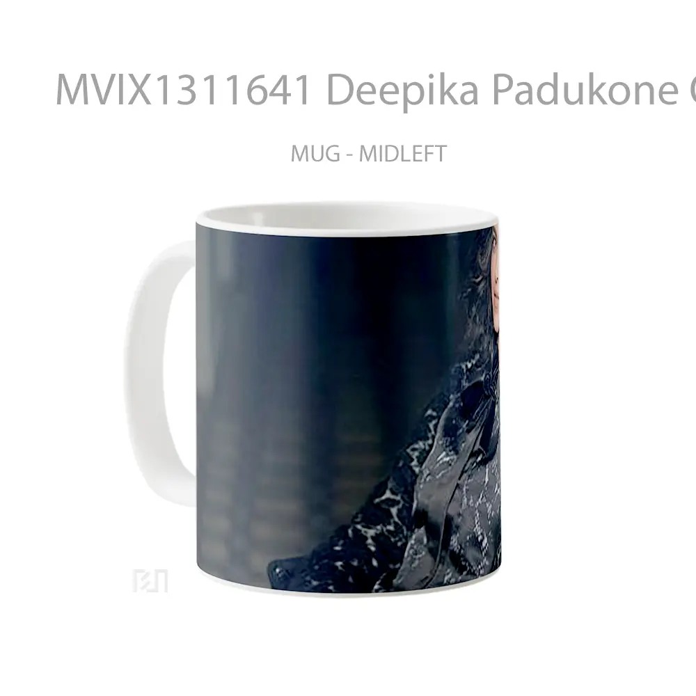 Mug Deepika Padukone On A Chair Gelas Keramik Unik - All-side / Desain