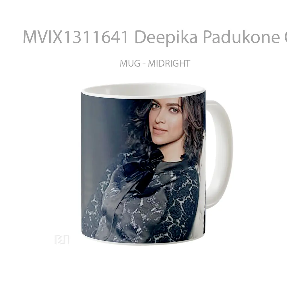 Mug Deepika Padukone On A Chair Gelas Keramik Unik - All-side / Desain