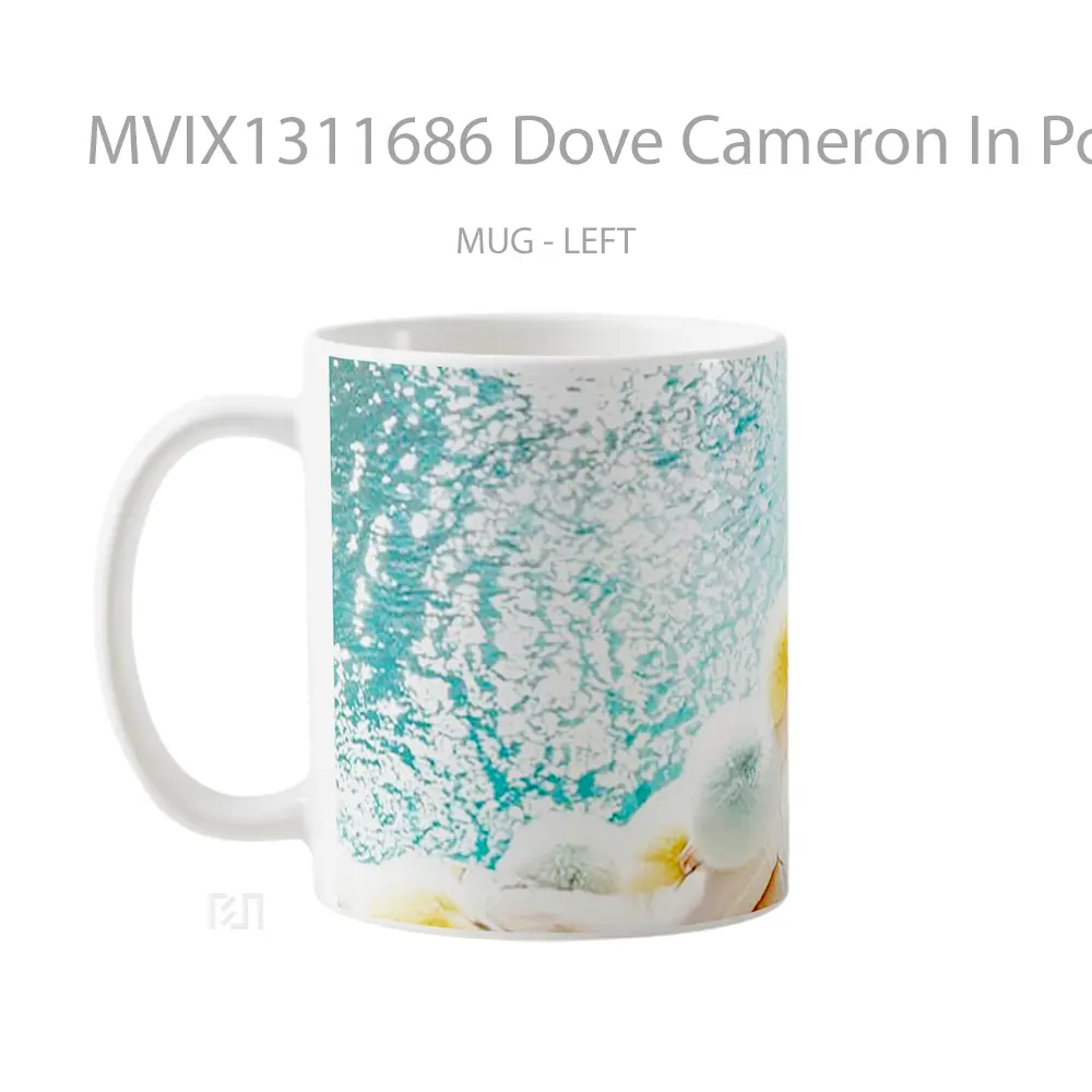 Mug Dove Cameron In Pool Gelas Keramik Unik - All-side / Desain