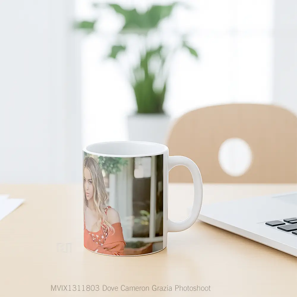 Mug Dove Cameron Grazia Photoshoot Gelas Keramik Unik - All-side / Desain