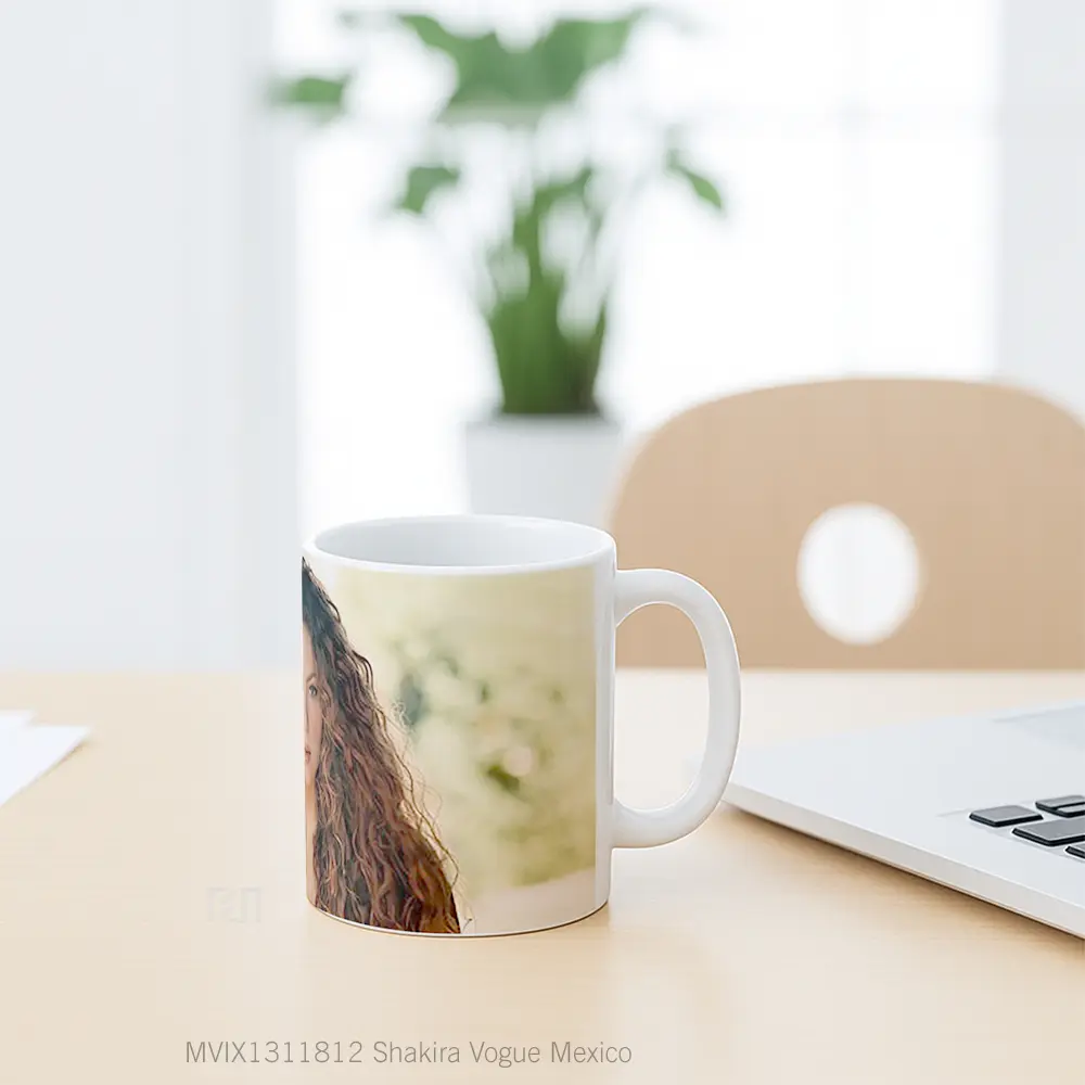 Mug Shakira Vogue Mexico Gelas Selebriti - All-side / Desain