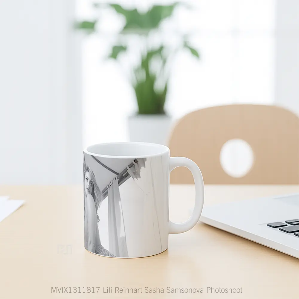 Mug Lili Reinhart Sasha Samsonova Photoshoot Gelas Keramik Unik - All-side / Desain
