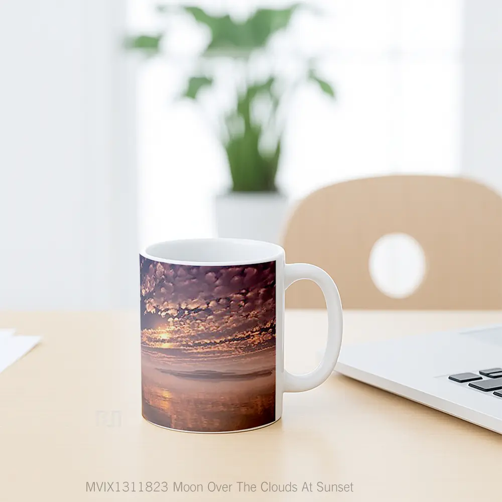 Mug Moon Over The Clouds At Sunset Gelas Pemandangan Alam - All-side / Desain
