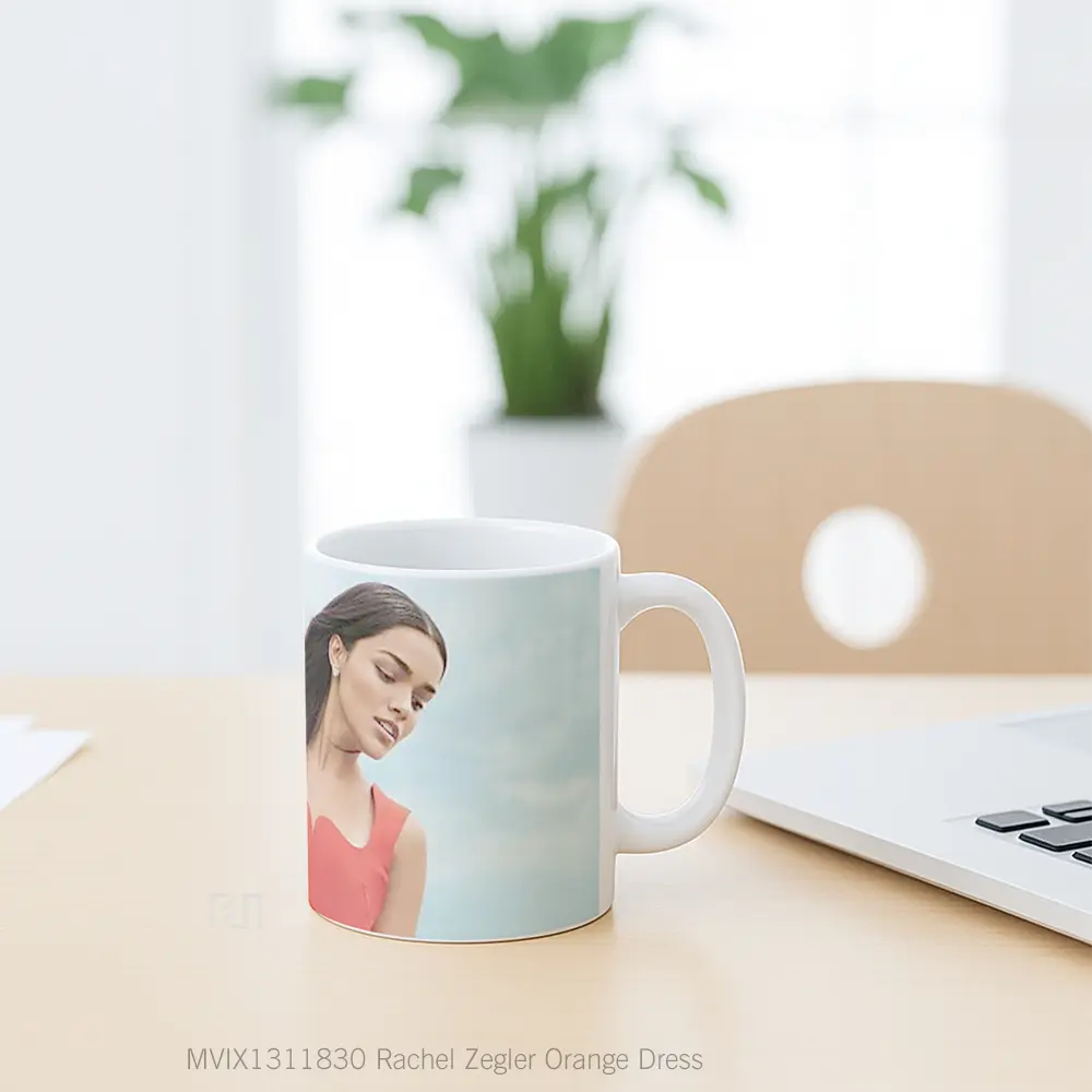 Mug Rachel Zegler Orange Dress Gelas Keramik Unik - All-side / Desain