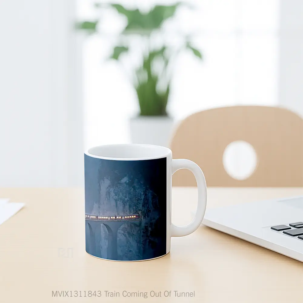 Mug Train Coming Out Of Tunnel Gelas Keramik Unik - All-side / Desain