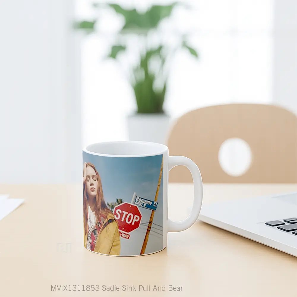 Mug Sadie Sink Pull And Bear Gelas Hewan Lucu - All-side / Desain