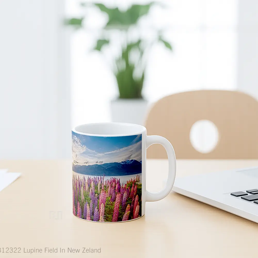 Mug Lupine Field In New Zeland Gelas Pemandangan Alam - All-side / Desain