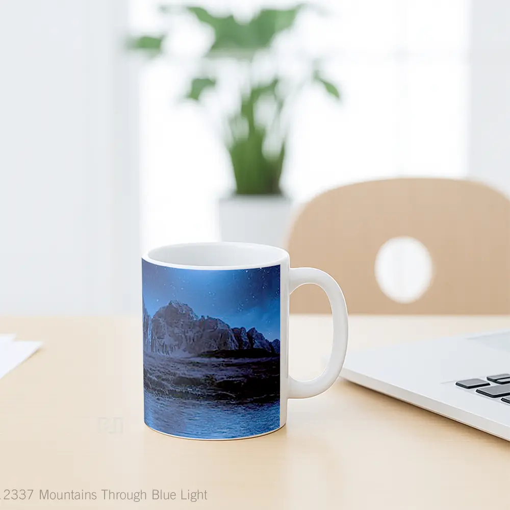 Mug Mountains Through Blue Light Gelas Pemandangan Alam - All-side / Desain