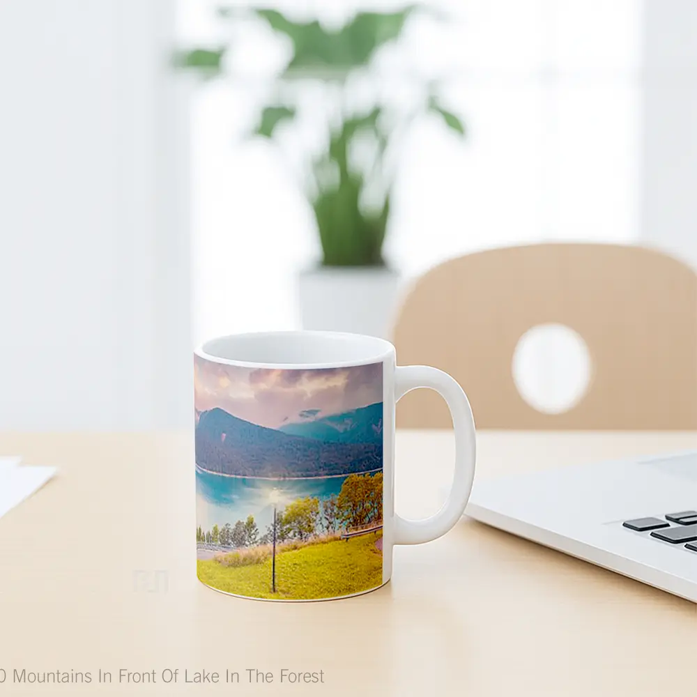 Mug Mountains In Front Of Lake In The Forest Gelas Pemandangan Alam - Tampak Tengah