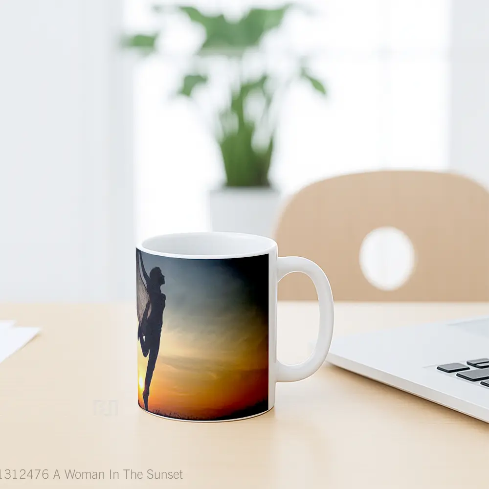 Mug A Woman In The Sunset Gelas Pemandangan Alam - All-side / Desain