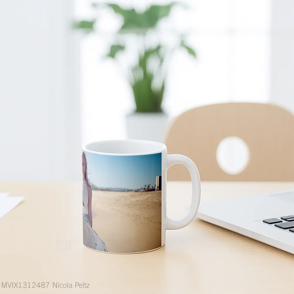 Mug Nicola Peltz Gelas Keramik Unik - All-side / Desain