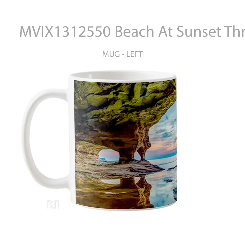 Mug Beach At Sunset Through Rocks Gelas Pemandangan Alam - All-side / Desain