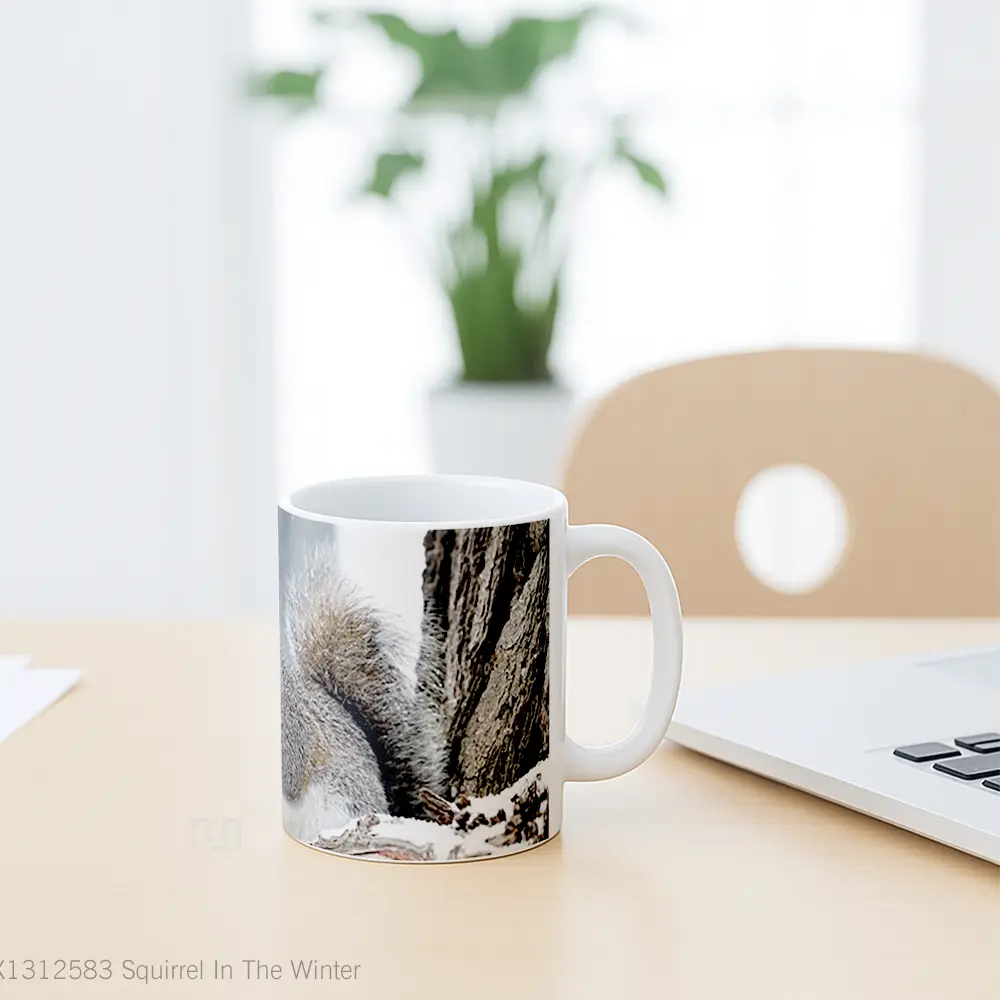 Mug Squirrel In The Winter Gelas Keramik Unik - All-side / Desain