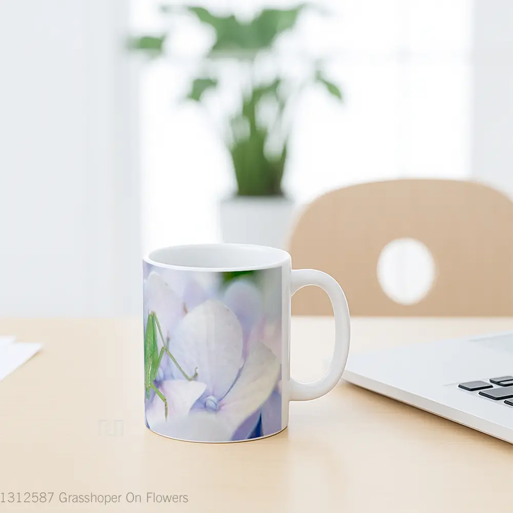 Mug Grasshoper On Flowers Gelas Pemandangan Alam - All-side / Desain