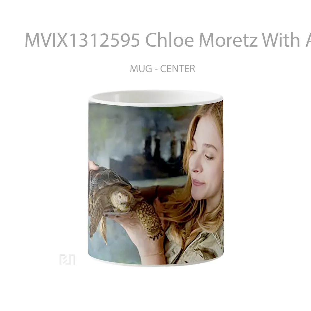 Mug Chloe Moretz With A Turtle Gelas Hewan Lucu