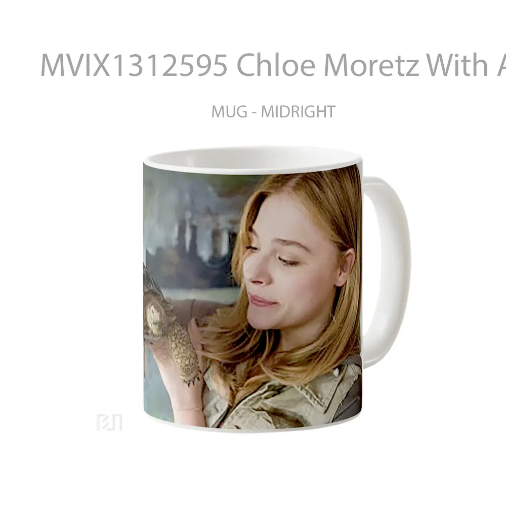 Mug Chloe Moretz With A Turtle Gelas Hewan Lucu - All-side / Desain