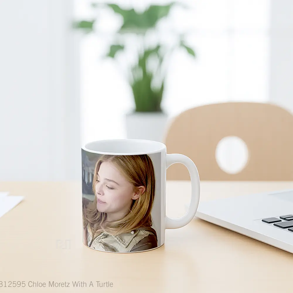 Mug Chloe Moretz With A Turtle Gelas Hewan Lucu - All-side / Desain
