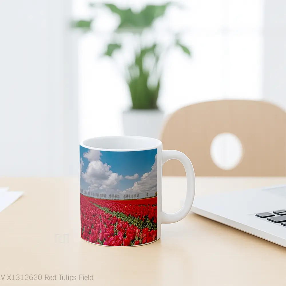Mug Red Tulips Field Gelas Pemandangan Alam - All-side / Desain