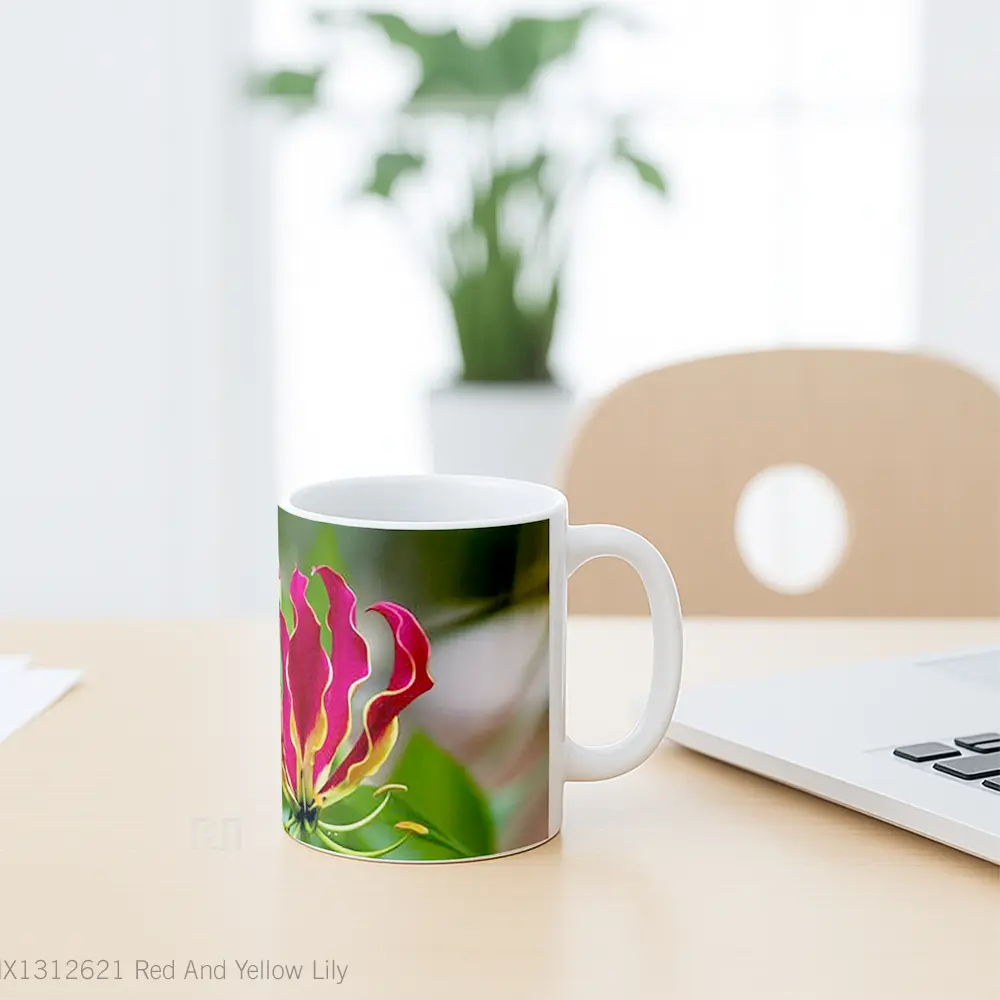 Mug Red And Yellow Lily Gelas Keramik Unik - All-side / Desain