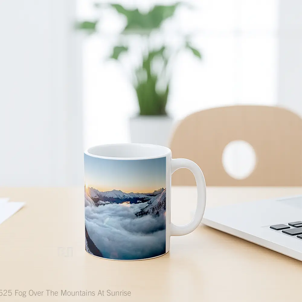 Mug Fog Over The Mountains At Sunrise Gelas Pemandangan Alam - All-side / Desain