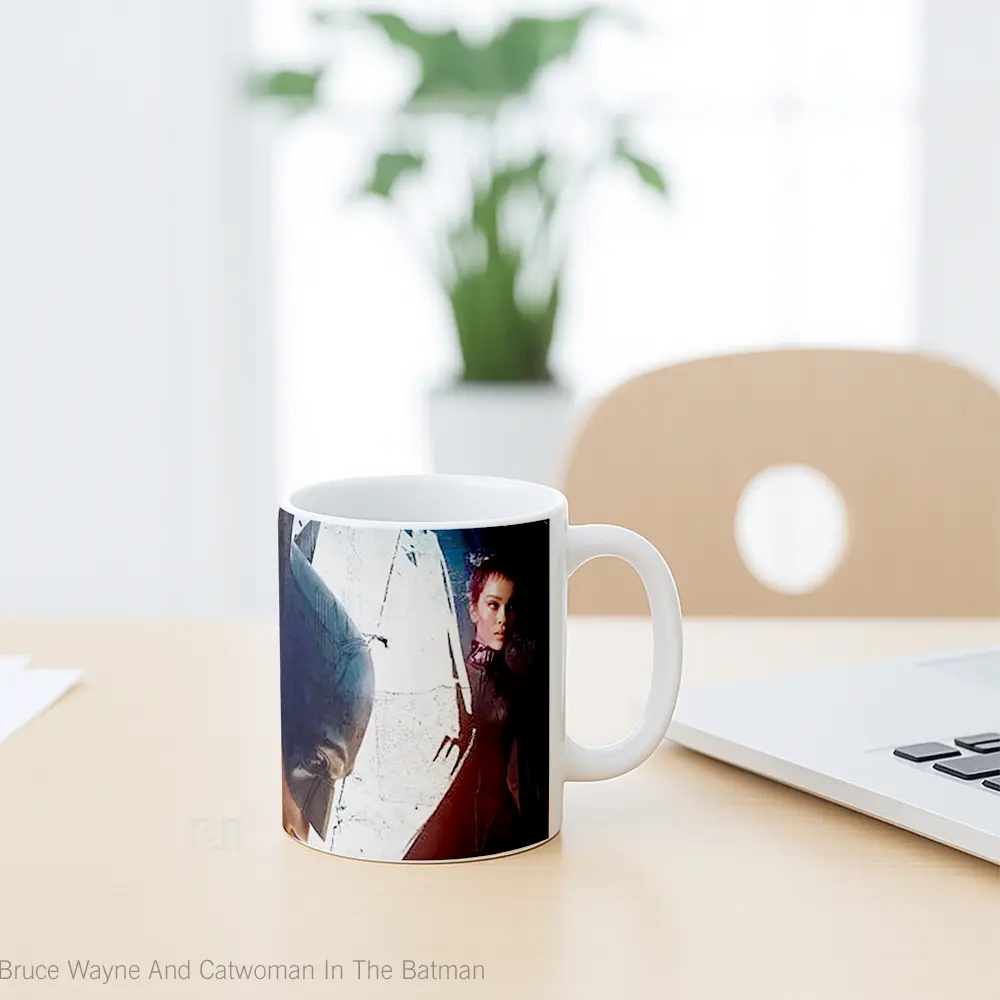 Mug Bruce Wayne And Catwoman In The Batman Gelas Superhero - All-side / Desain