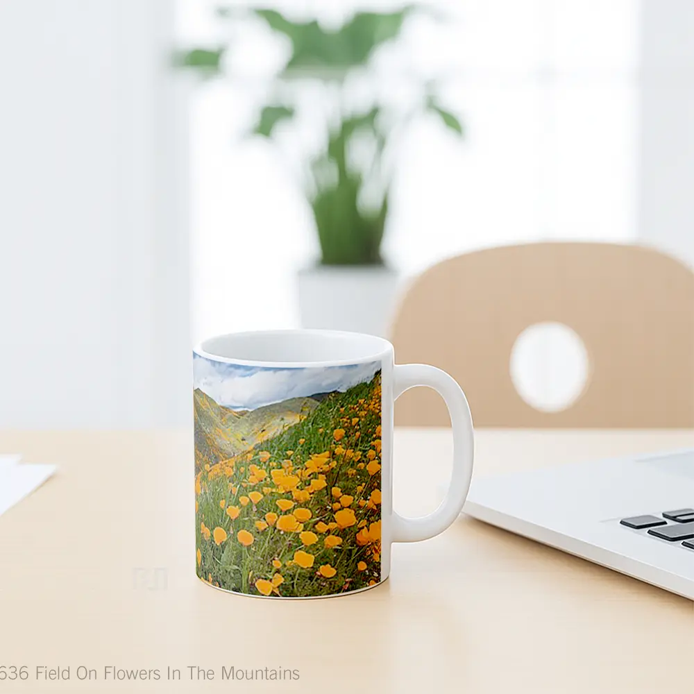 Mug Field On Flowers In The Mountains Gelas Pemandangan Alam - All-side / Desain