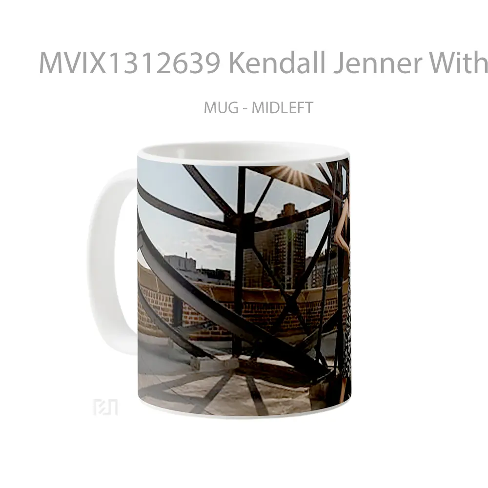 Mug Kendall Jenner With Buildings In The Background Gelas Selebriti - All-side / Desain