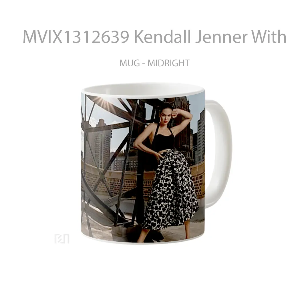 Mug Kendall Jenner With Buildings In The Background Gelas Selebriti - All-side / Desain