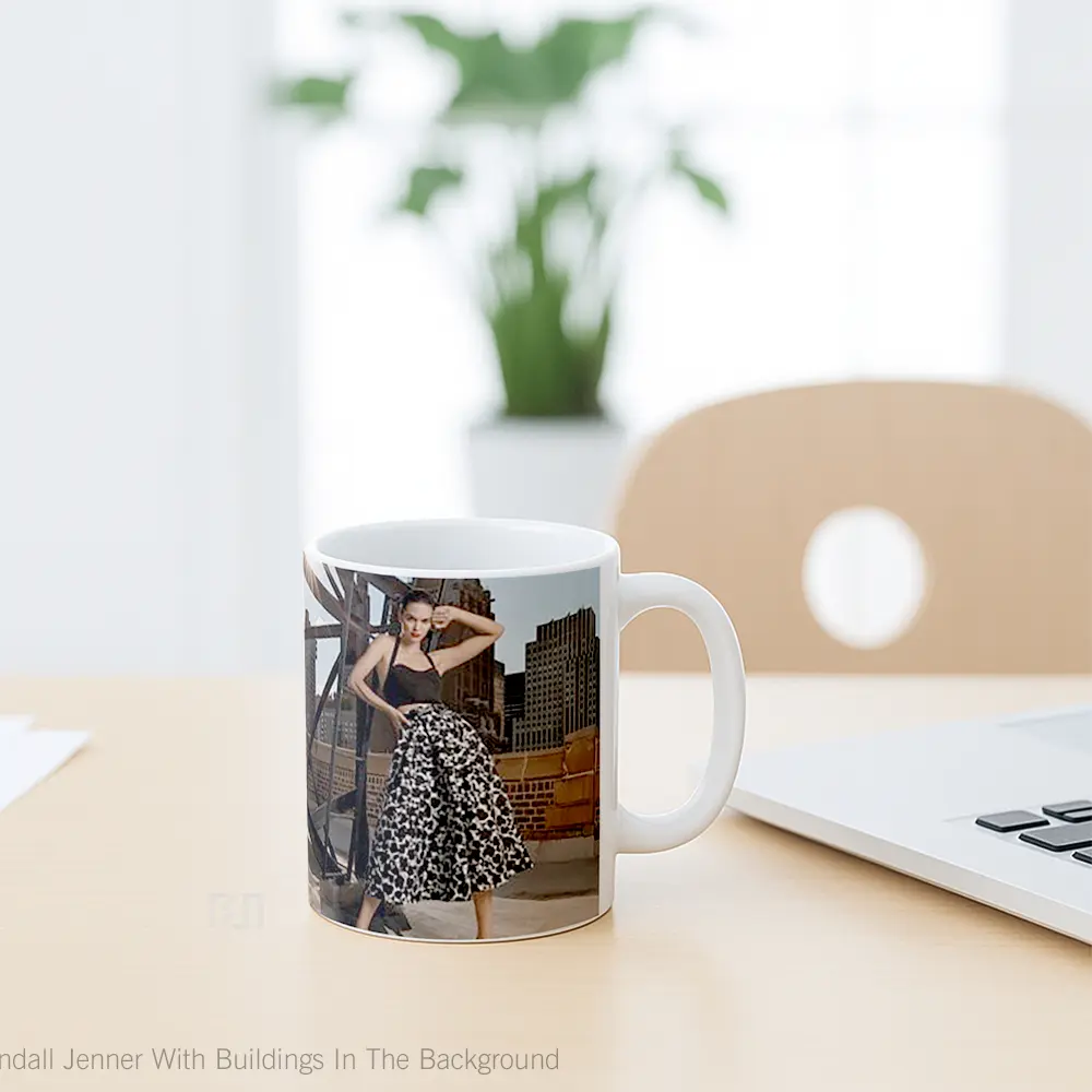 Mug Kendall Jenner With Buildings In The Background Gelas Selebriti - All-side / Desain