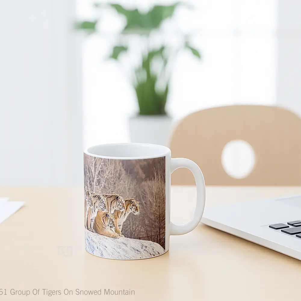 Mug Group Of Tigers On Snowed Mountain Gelas Hewan Lucu - All-side / Desain