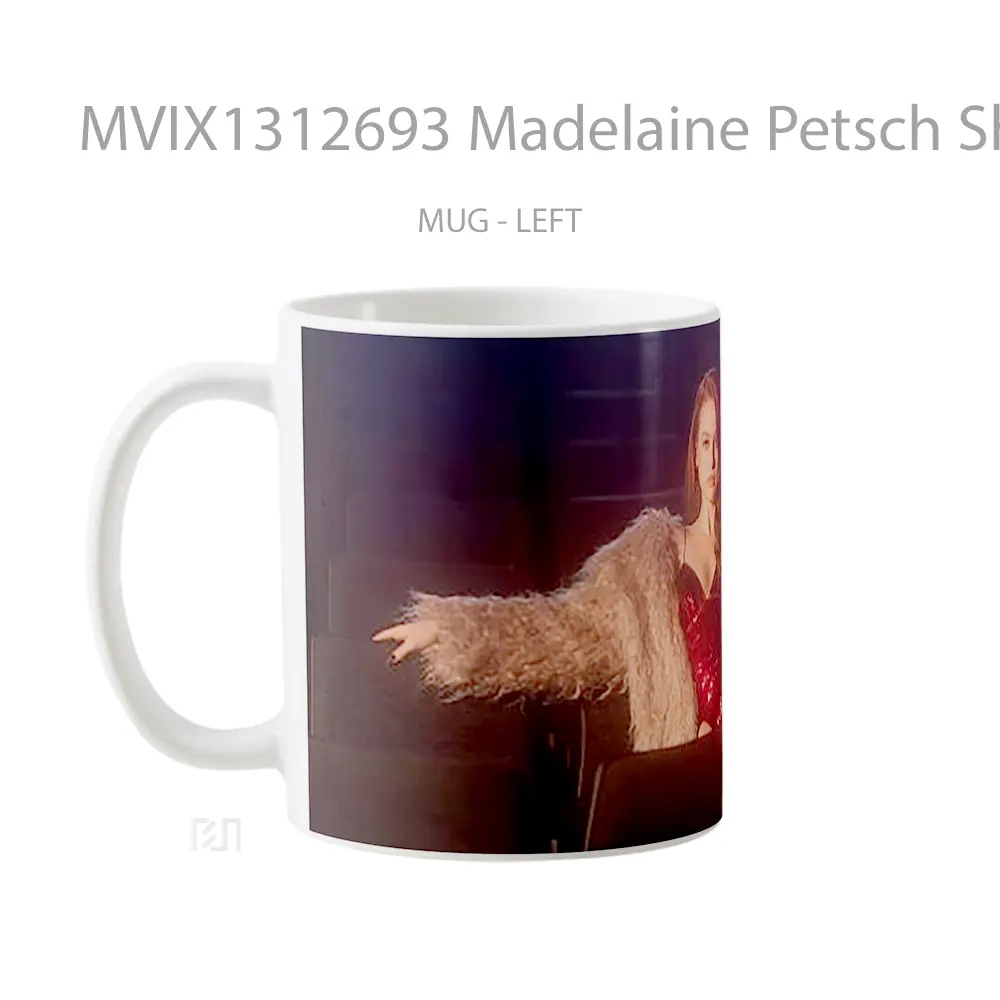 Mug Madelaine Petsch Shon Magazine Gelas Keramik Unik - All-side / Desain