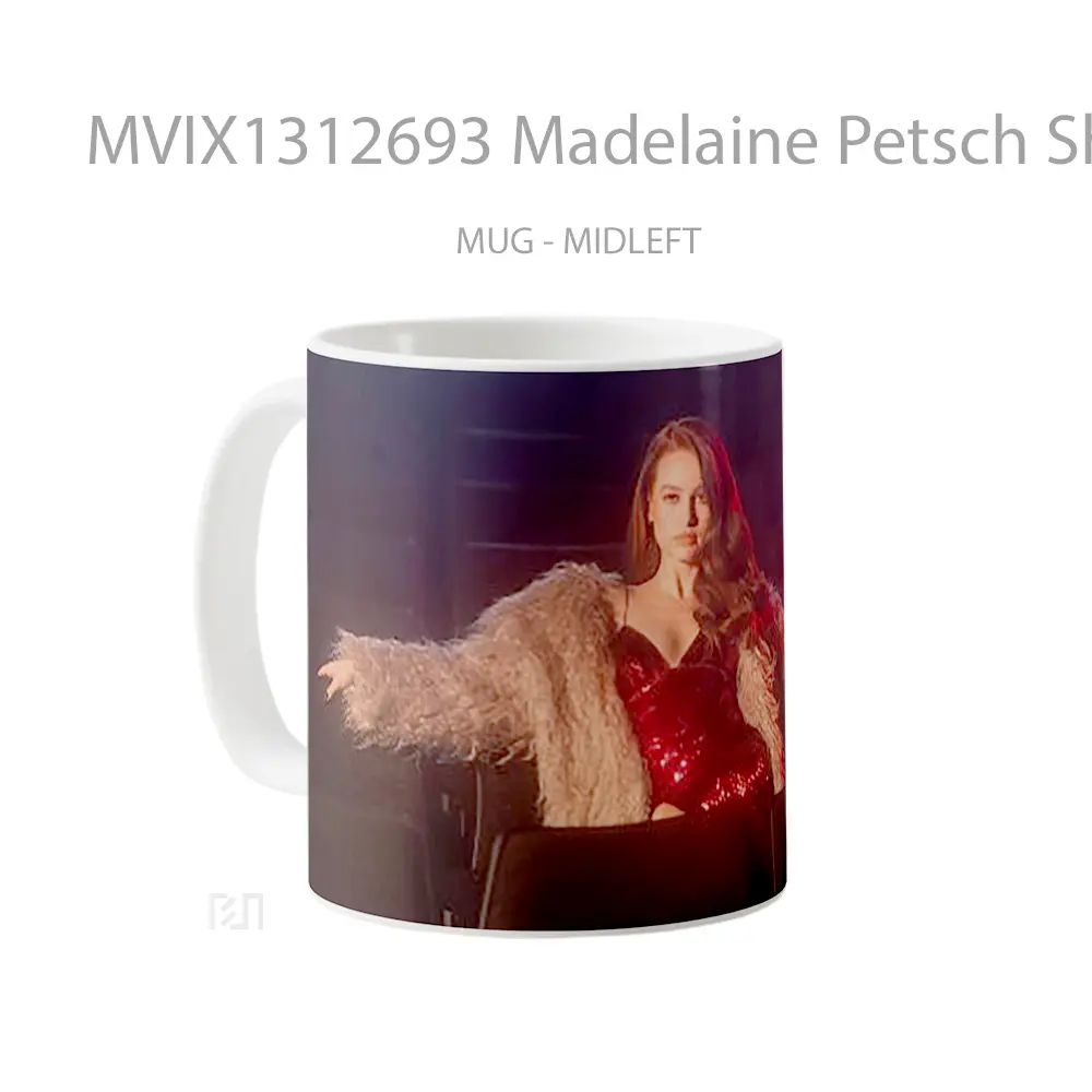 Mug Madelaine Petsch Shon Magazine Gelas Keramik Unik - All-side / Desain
