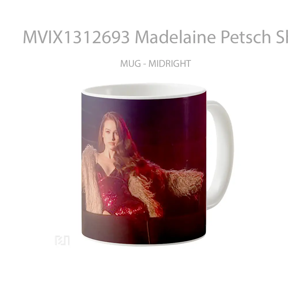 Mug Madelaine Petsch Shon Magazine Gelas Keramik Unik - All-side / Desain