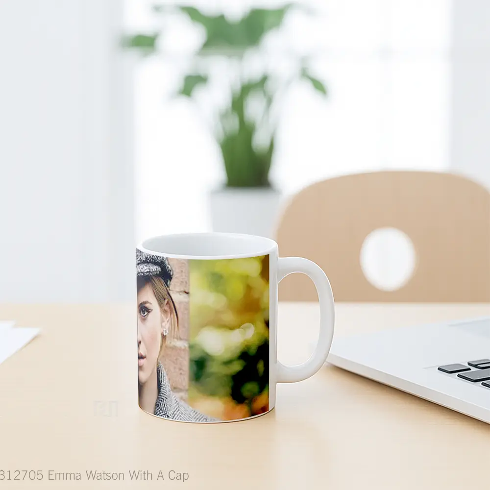Mug Emma Watson With A Cap Gelas Selebriti - All-side / Desain