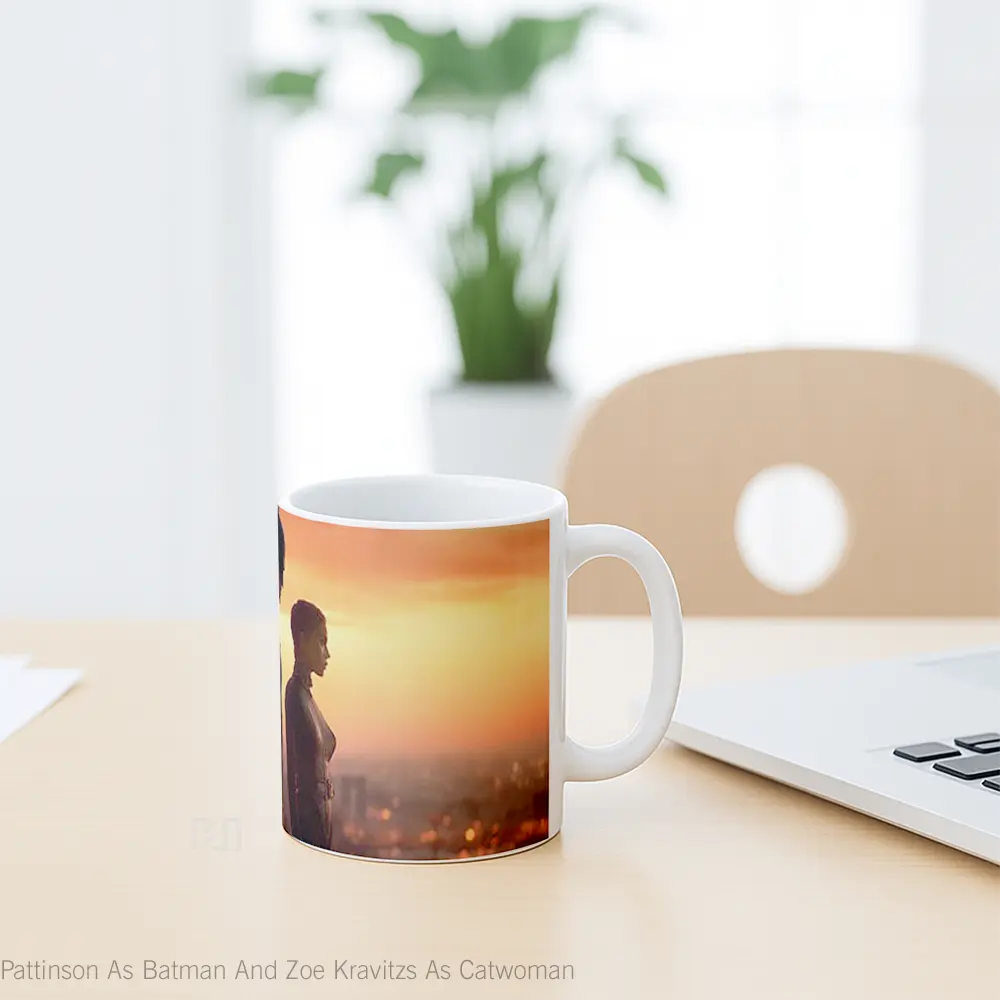 Mug Robbert Pattinson As Batman And Zoe Kravitzs As Catwoman Gelas Superhero - All-side / Desain