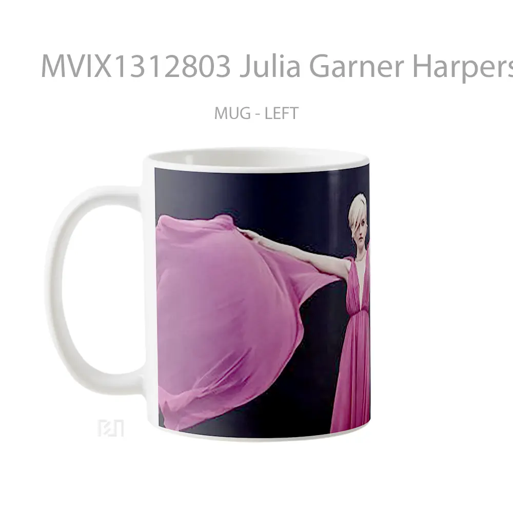 Mug Julia Garner Harpers Bazaar Singapore Gelas Keramik Unik - All-side / Desain