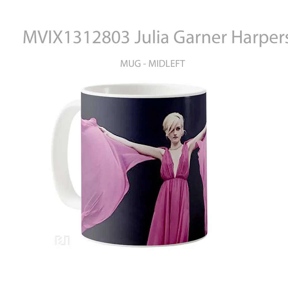 Mug Julia Garner Harpers Bazaar Singapore Gelas Keramik Unik - All-side / Desain