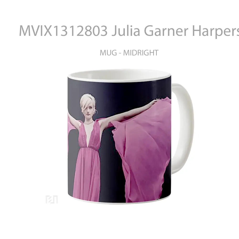 Mug Julia Garner Harpers Bazaar Singapore Gelas Keramik Unik - All-side / Desain