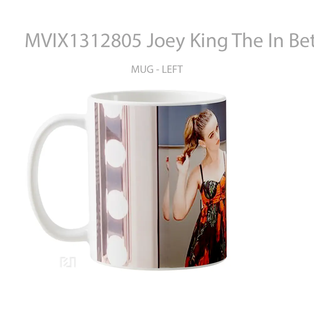 Mug Joey King The In Between Press Shot Gelas Keramik Unik - All-side / Desain