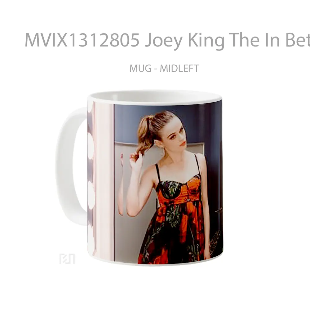 Mug Joey King The In Between Press Shot Gelas Keramik Unik - All-side / Desain
